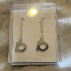 Roikkuvat korvakorut